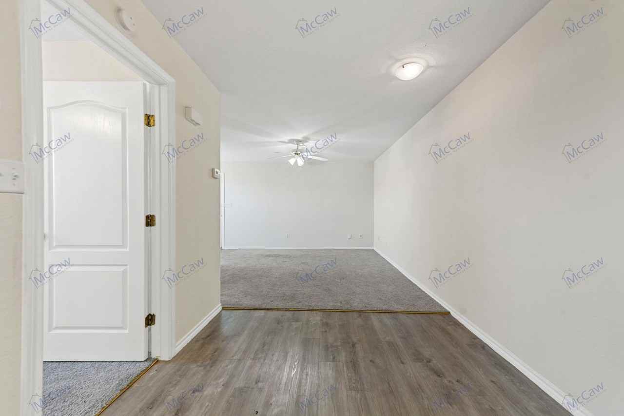 10275 Aurora Dr - Photo 4 of 27