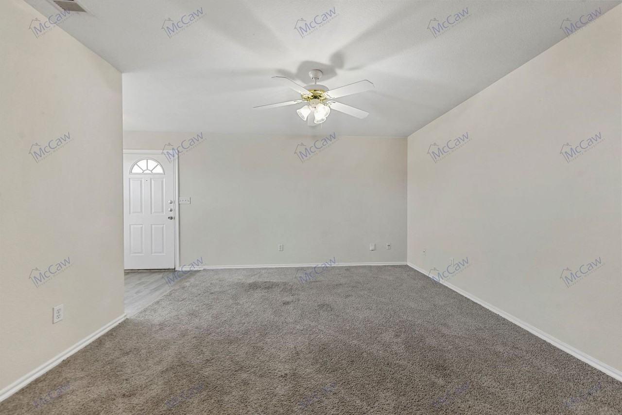 10275 Aurora Dr - Photo 5 of 27