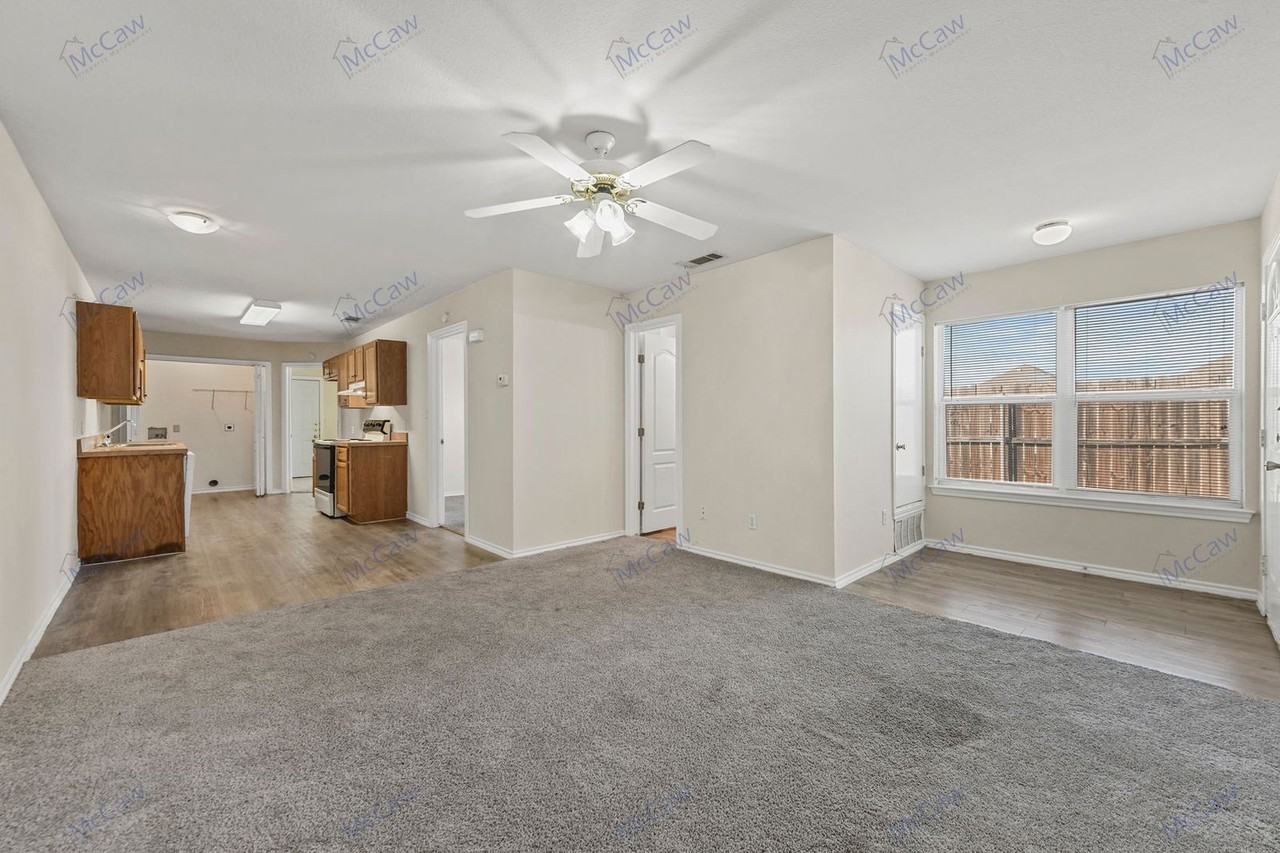 10275 Aurora Dr - Photo 6 of 27