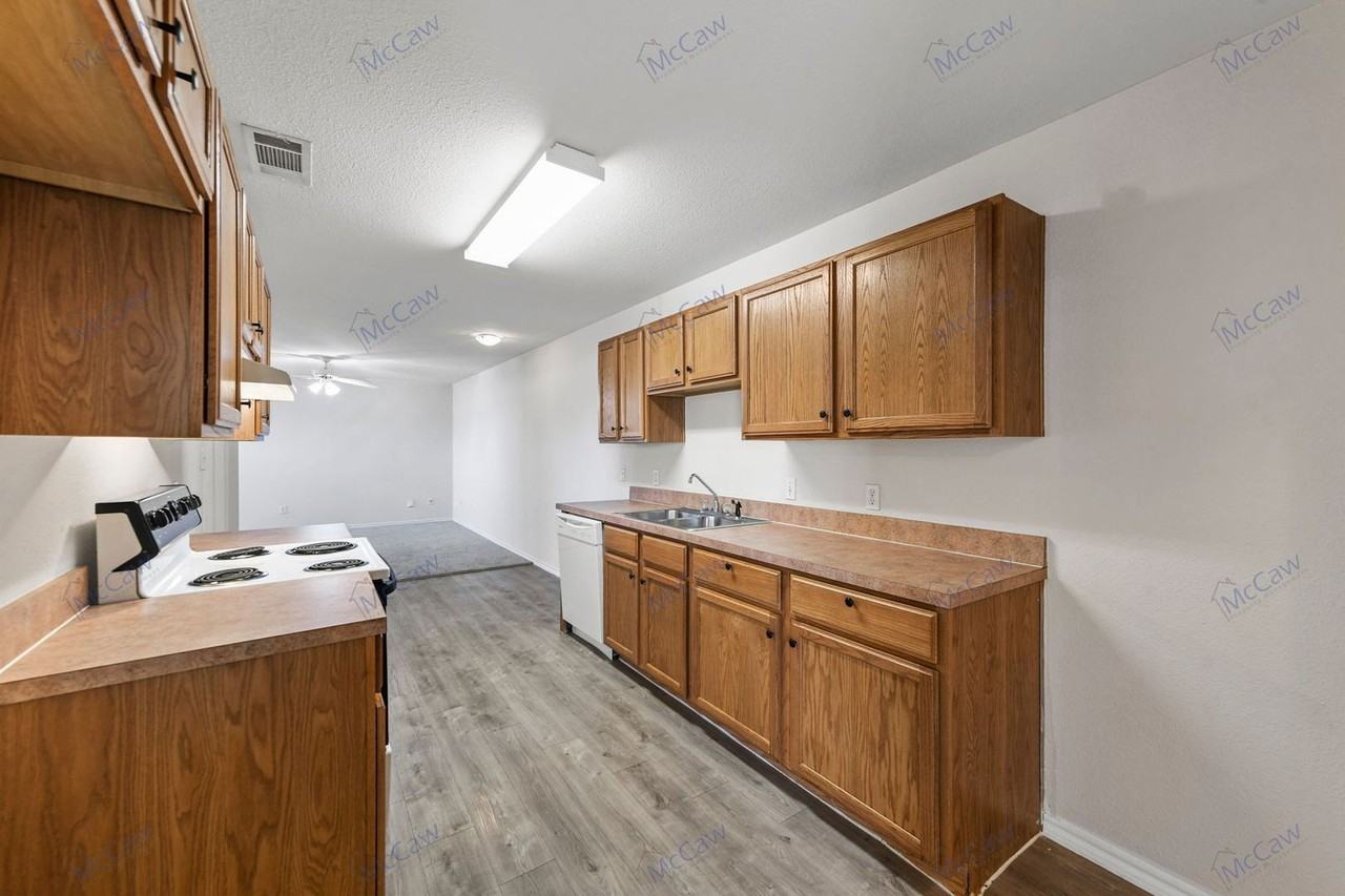 10275 Aurora Dr - Photo 6 of 27