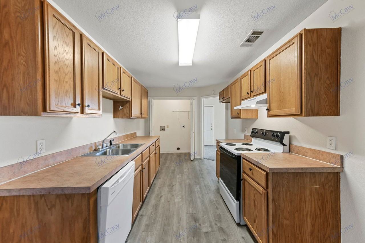 10275 Aurora Dr - Photo 7 of 27