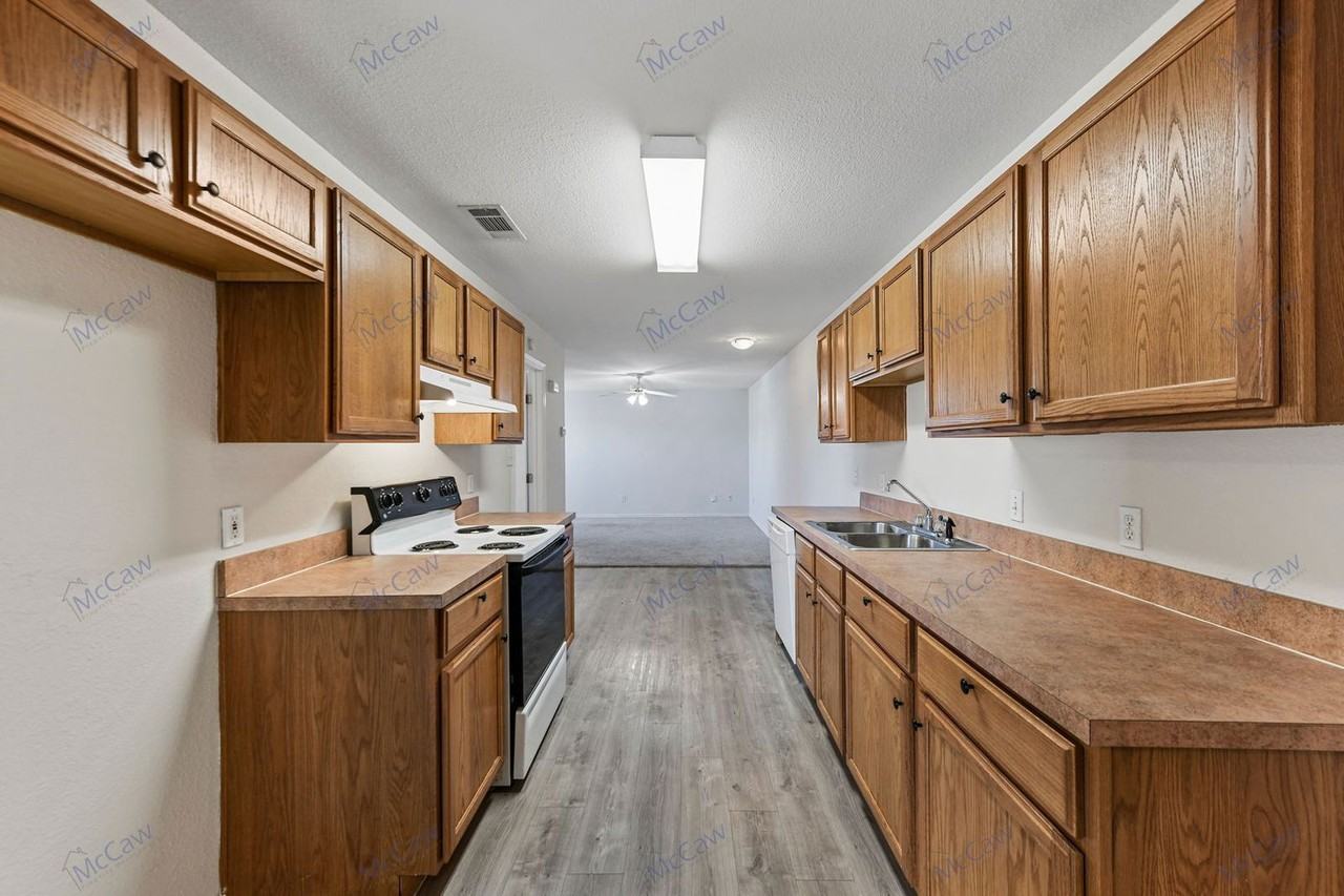 10275 Aurora Dr - Photo 5 of 27