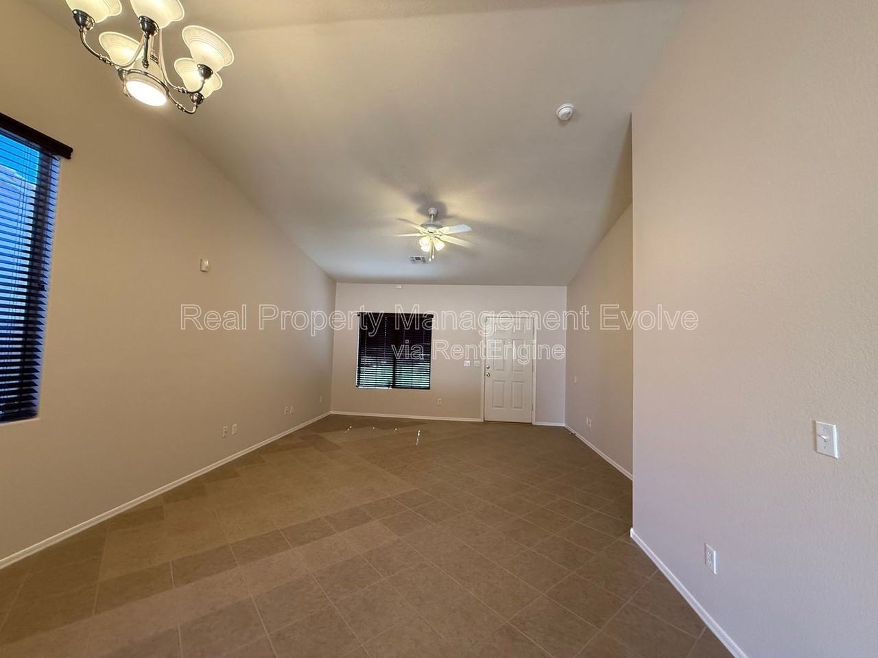 9332 W Morrow Dr - Photo 5 of 20