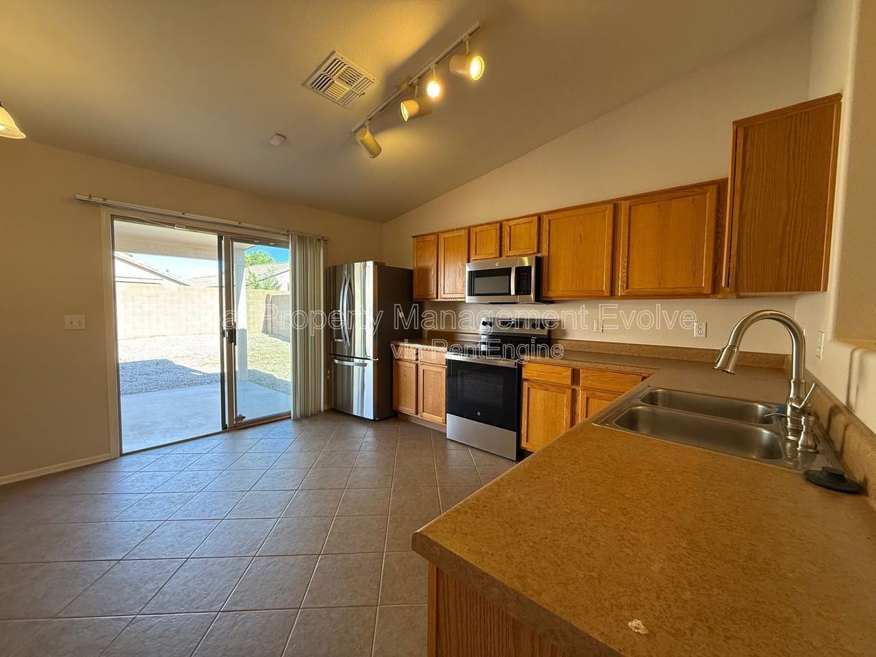 9332 W Morrow Dr - Photo 6 of 20