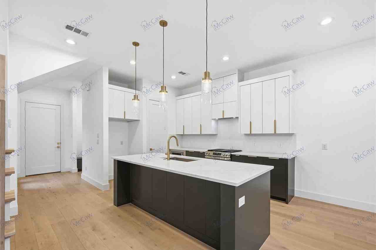 5633 E Side Ave - Photo 4 of 23