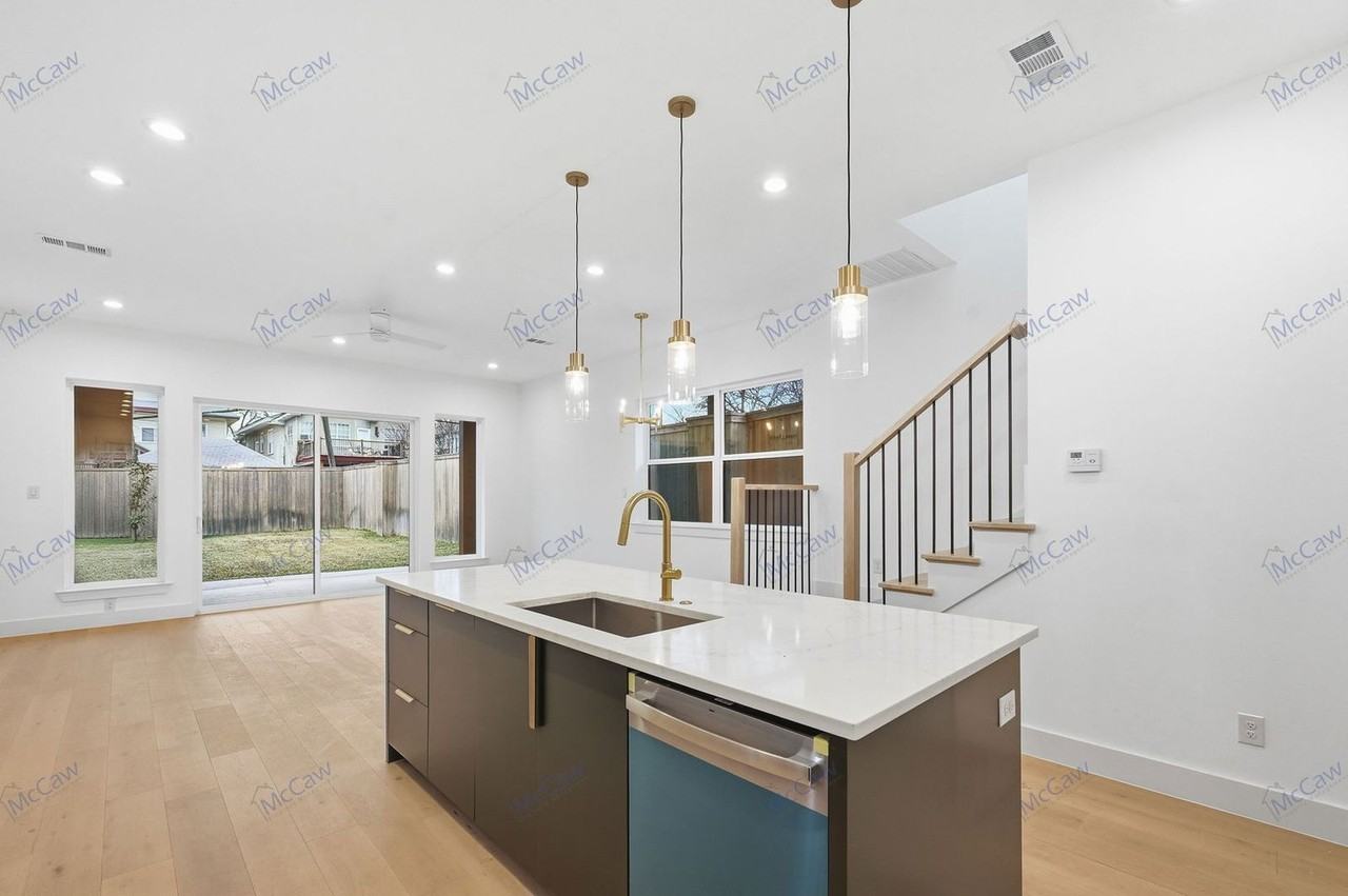 5633 E Side Ave - Photo 5 of 23