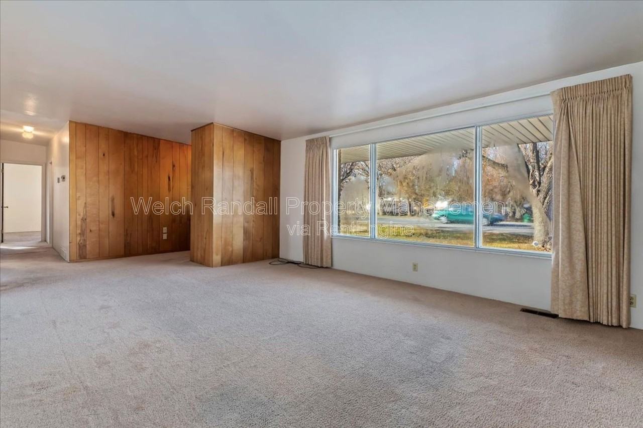 506 N Geneva Rd - Photo 3 of 22