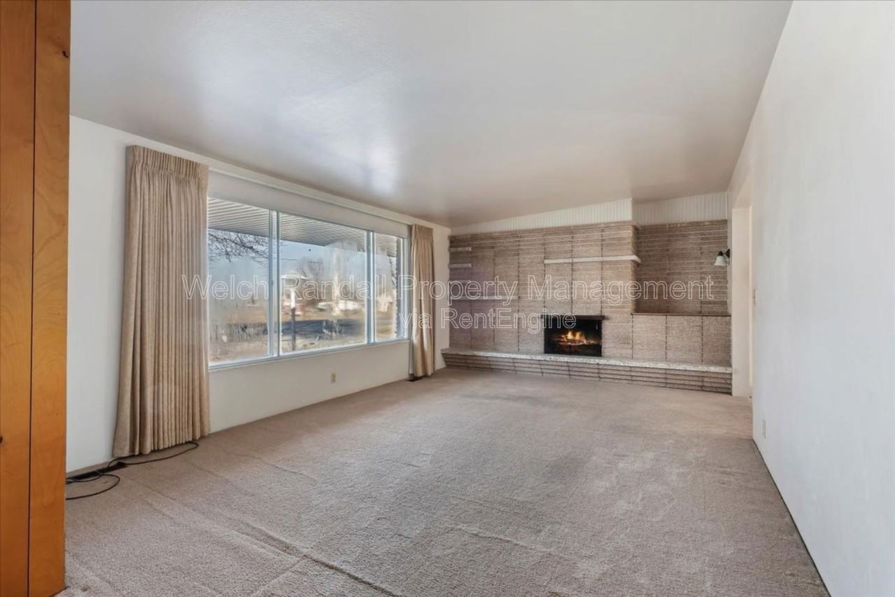 506 N Geneva Rd - Photo 4 of 22