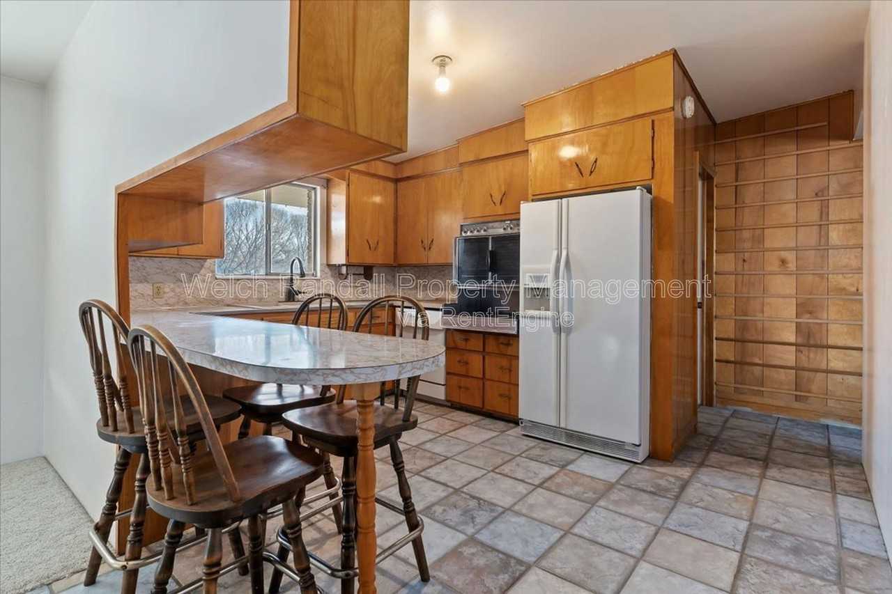 506 N Geneva Rd - Photo 6 of 22