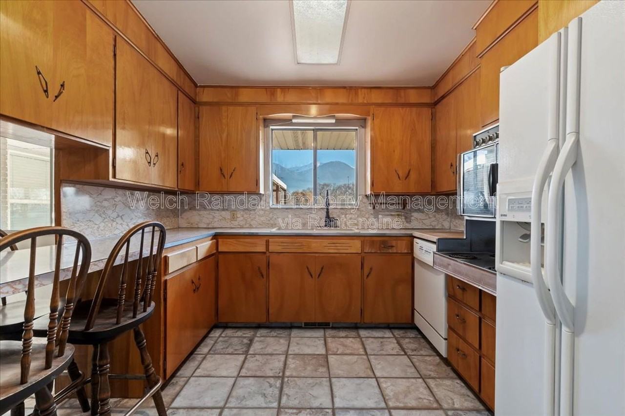 506 N Geneva Rd - Photo 7 of 22