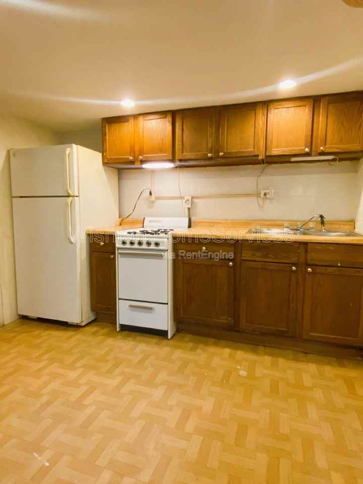 236 W Washington St #7 - Photo 2 of 11