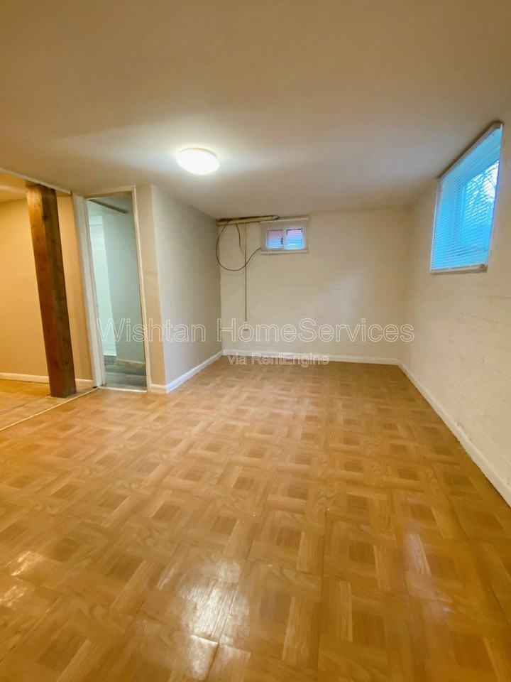 236 W Washington St #7 - Photo 4 of 11