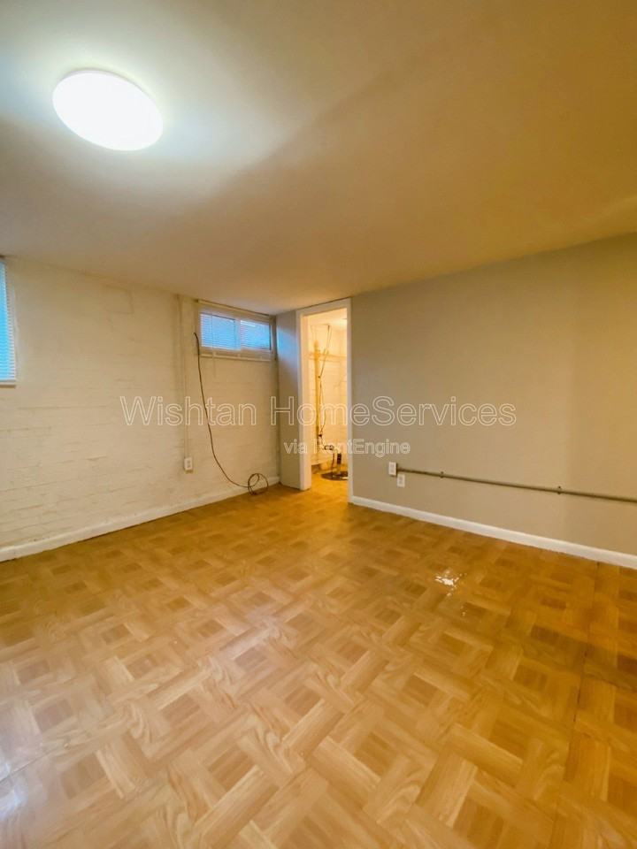 236 W Washington St #7 - Photo 6 of 11