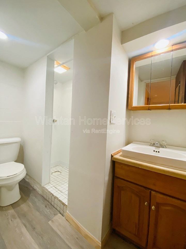 236 W Washington St #7 - Photo 7 of 11