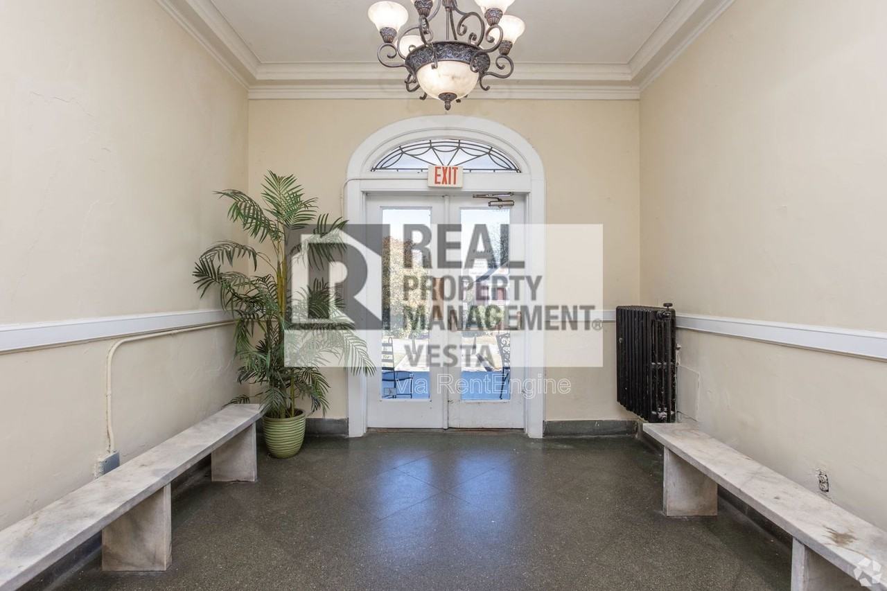 876 Mulberry St #2A - Photo 2 of 10