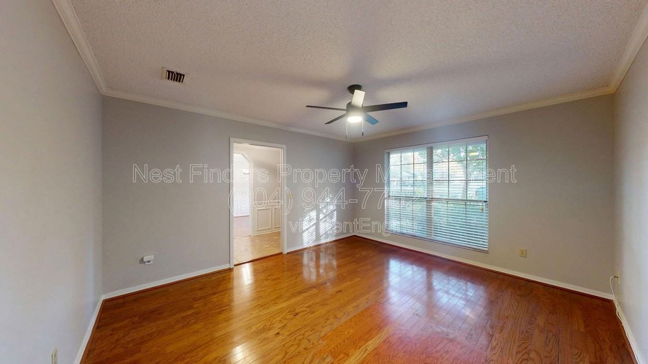 2217 Hammock Oaks Dr N - Photo 4 of 40