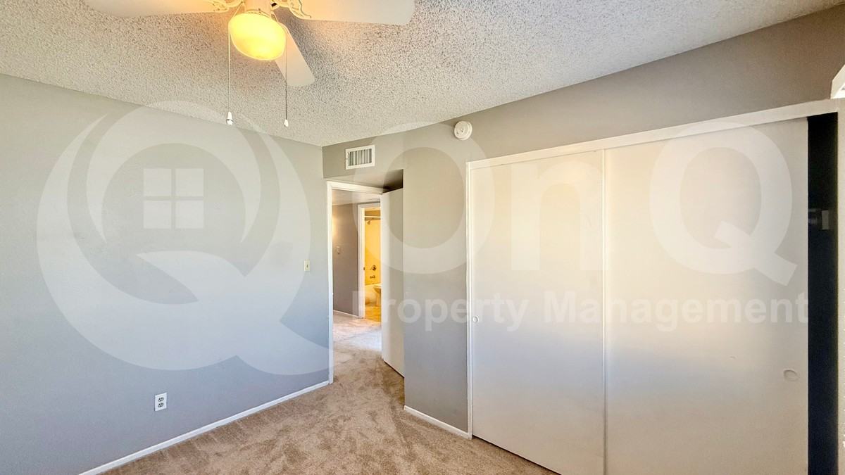 5312 W Hearn Rd - Photo 5 of 19