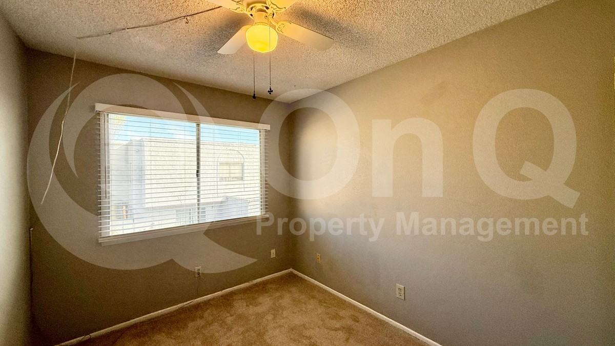 5312 W Hearn Rd - Photo 6 of 19