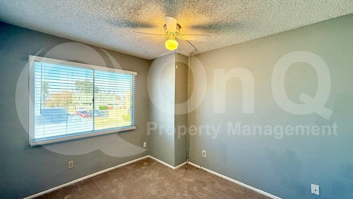 5312 W Hearn Rd - Photo 7 of 19