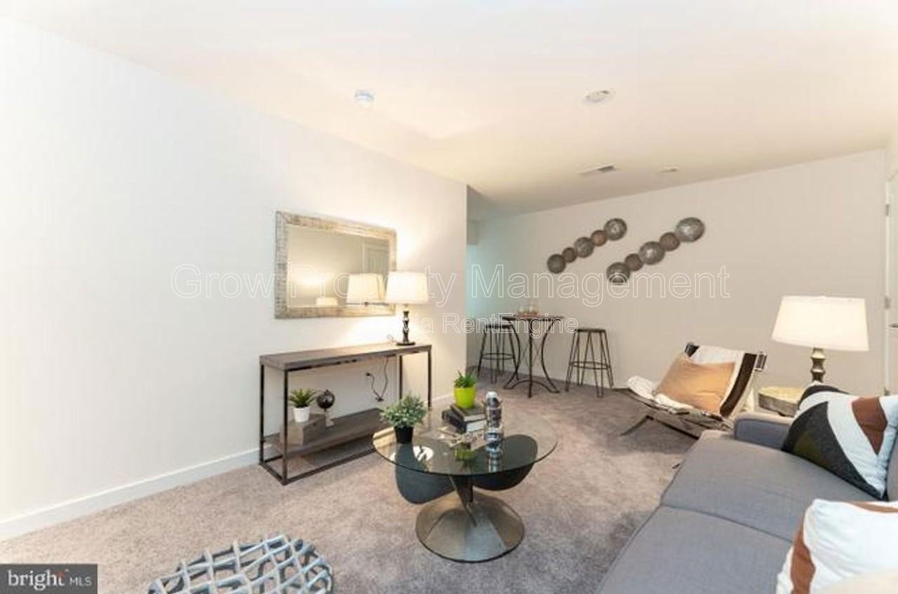 2142 Kensington Walk - Photo 2 of 46