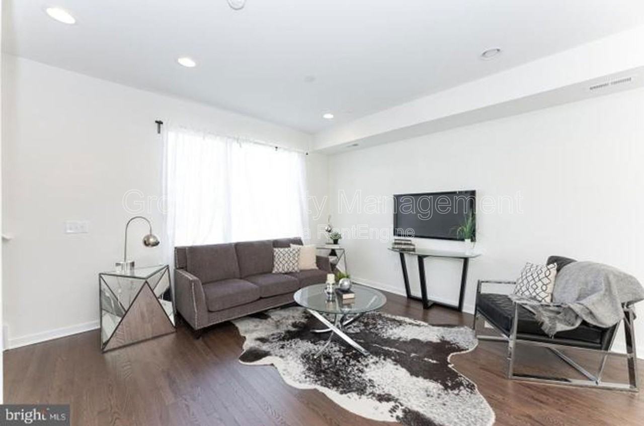 2142 Kensington Walk - Photo 6 of 46