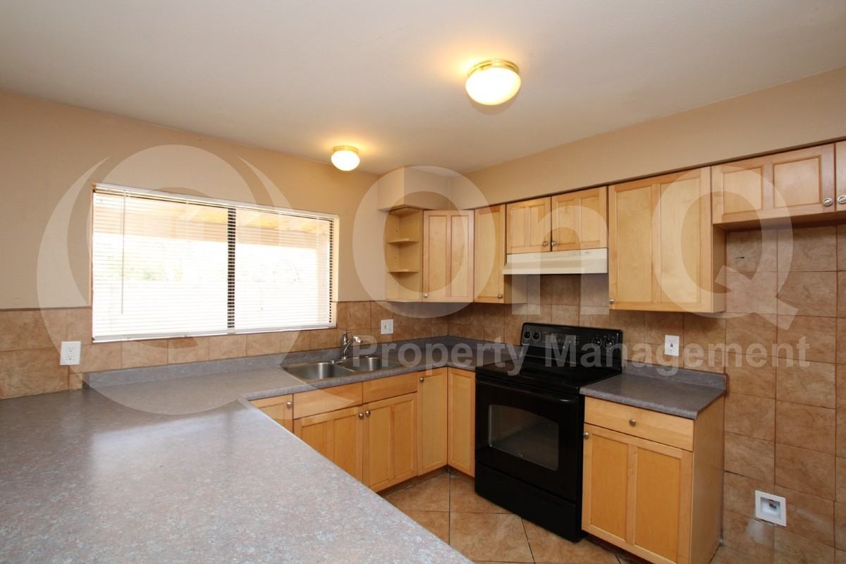 5644 S 44th Pl - Photo 2 of 17