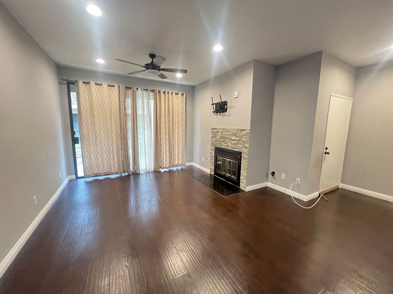 10631 Lakeside Dr S #E - Photo 3 of 27