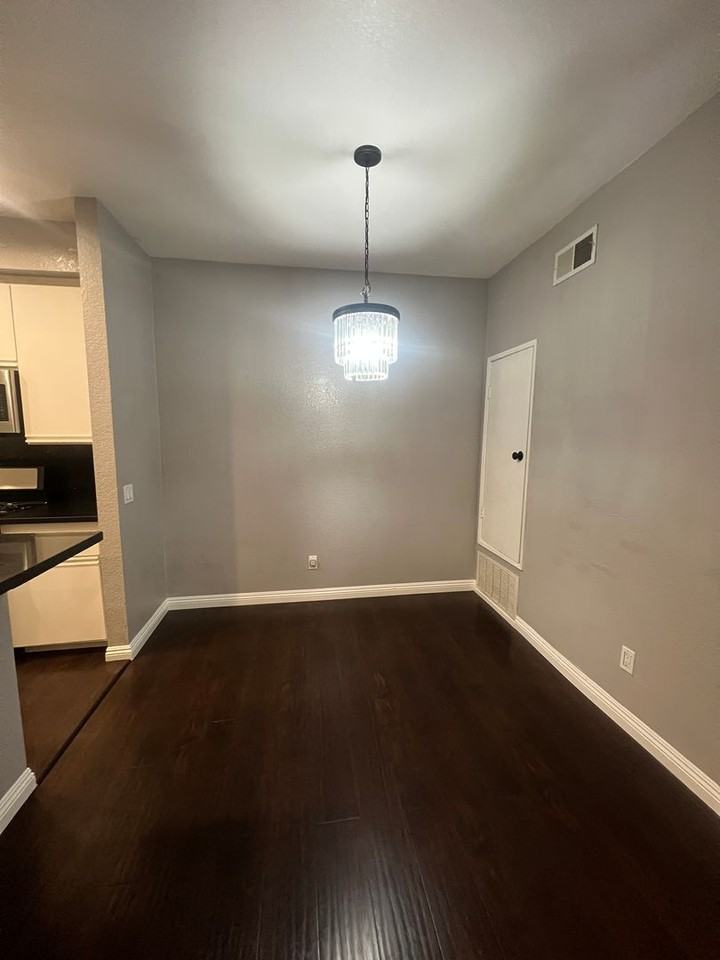 10631 Lakeside Dr S #E - Photo 6 of 27