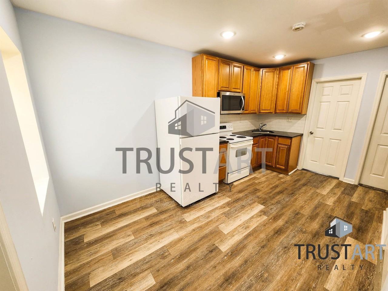 1933 Colonial St - Photo 4 of 21