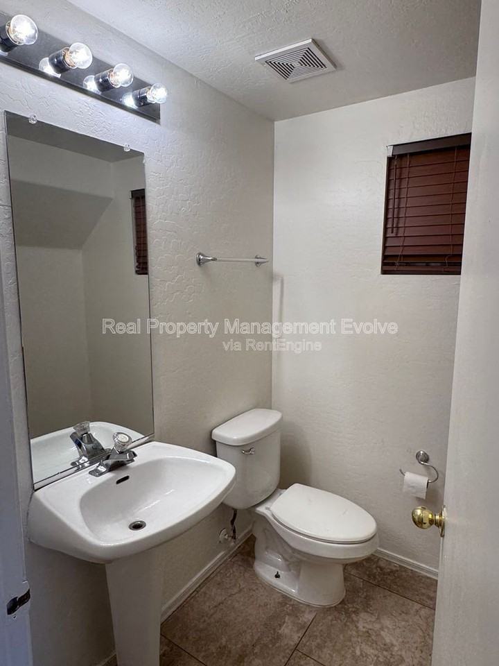 3734 W Oregon Ave - Photo 5 of 22