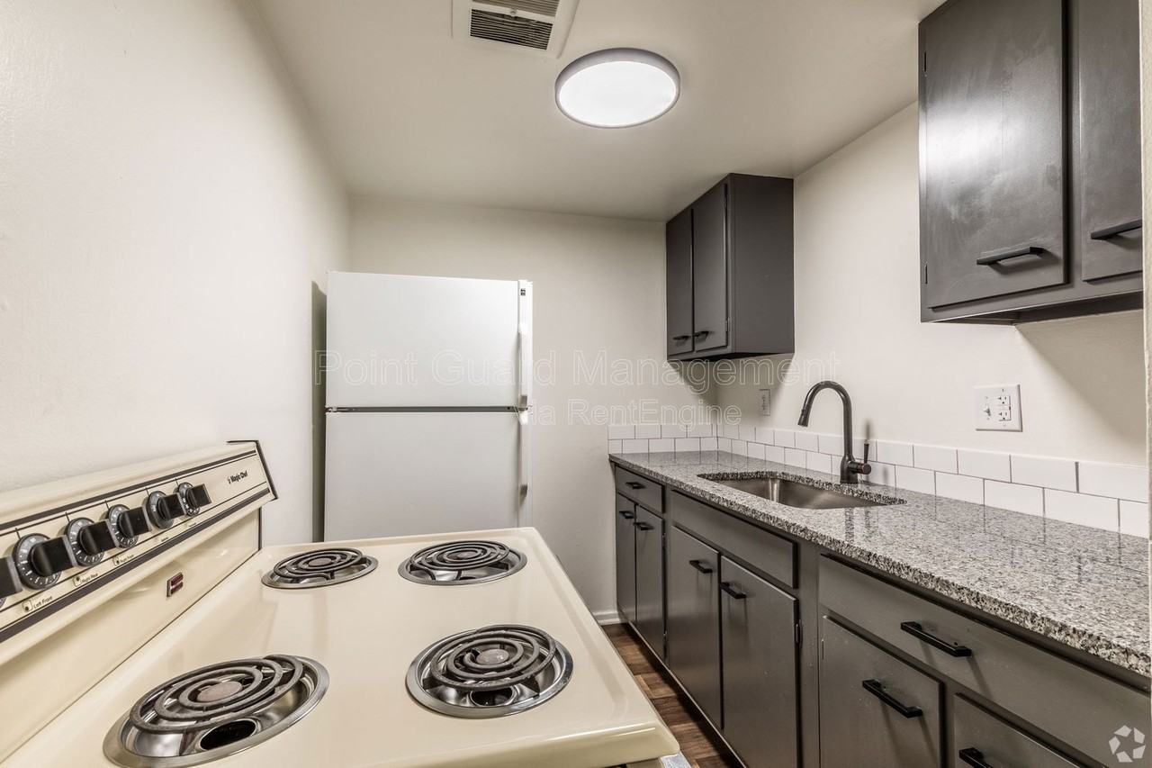 1420 Cambridge Pl #32 - Photo 2 of 16