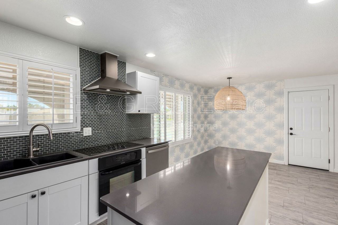 5807 S Palm Dr - Photo 7 of 29