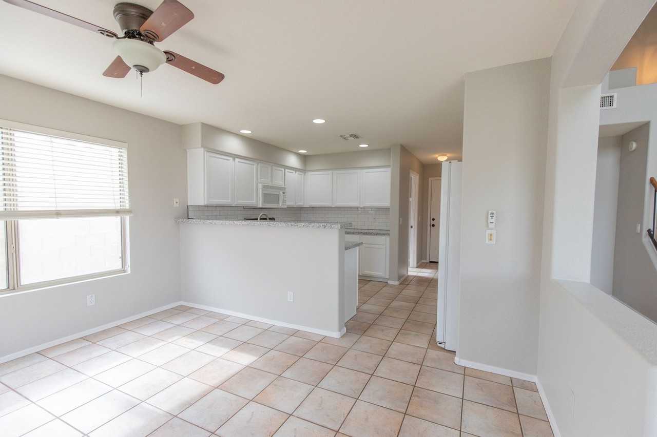 18033 N Skyhawk Dr - Photo 5 of 18