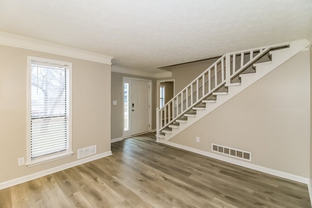 3904 Loring Ln - Photo 5 of 17