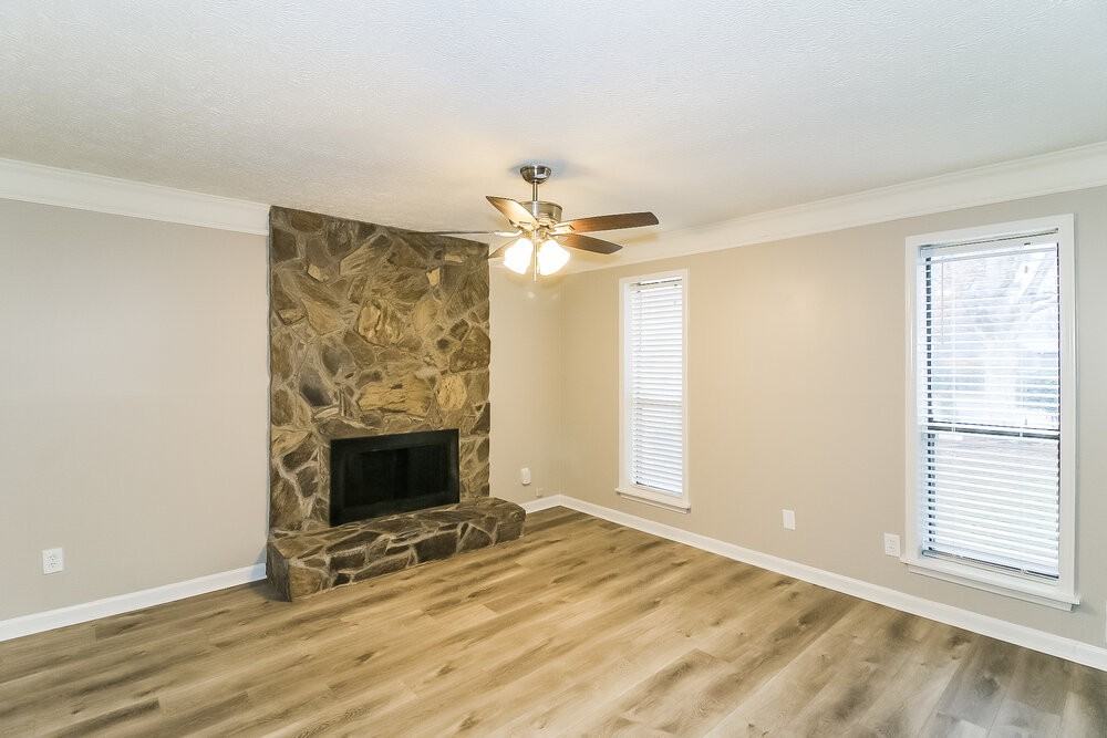 3904 Loring Ln - Photo 6 of 17