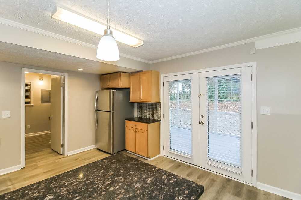 3904 Loring Ln - Photo 7 of 17