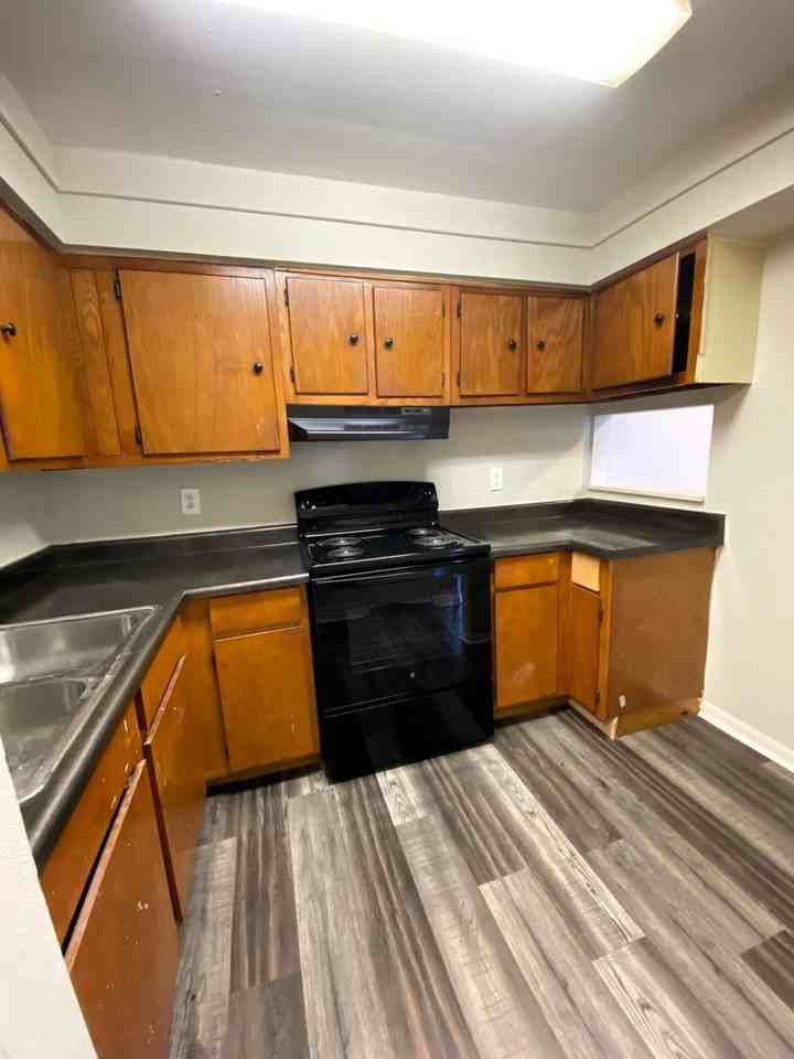 2036 Wayne Ave #C - Photo 5 of 12