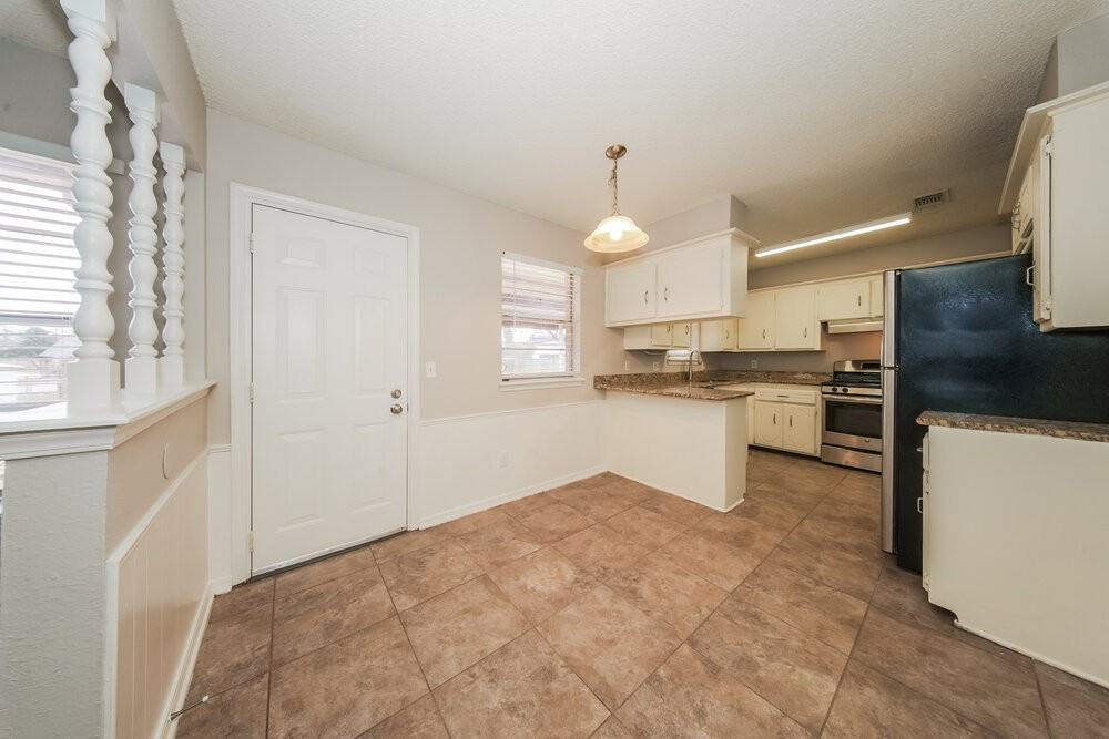 1212 Se 11th St - Photo 6 of 16