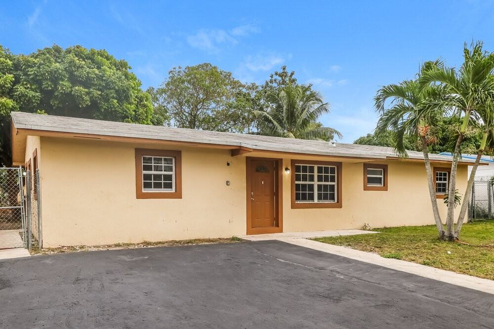 1280 Sw 10th Ter - Photo 3 of 16