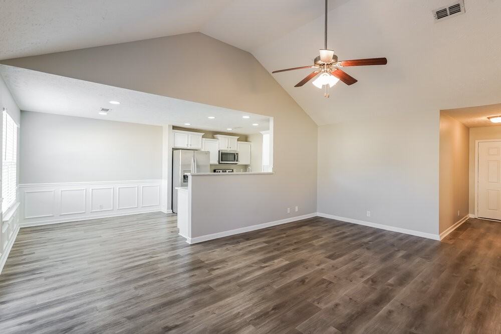 1711 Bellamy Ln - Photo 3 of 16