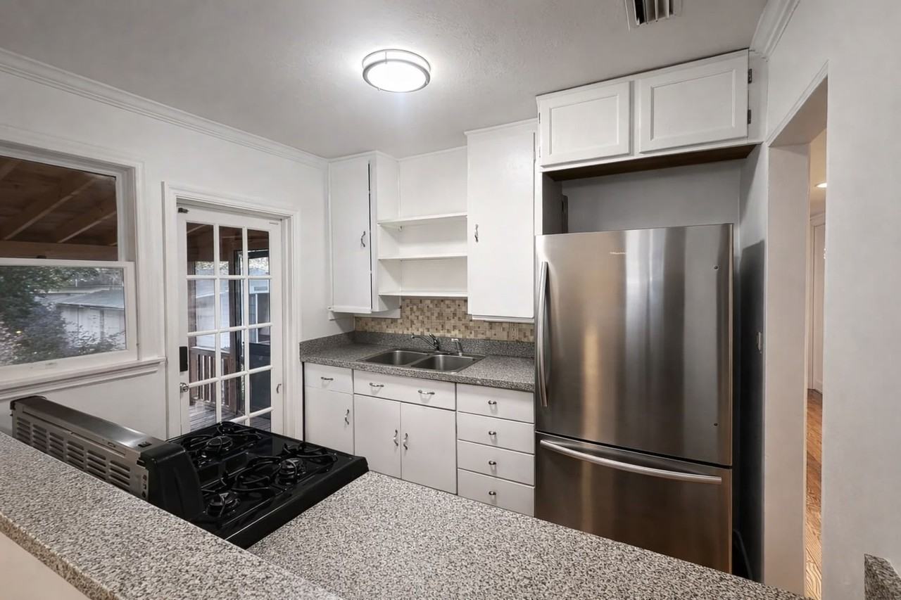 927 Ne 7th Ave - Photo 3 of 13