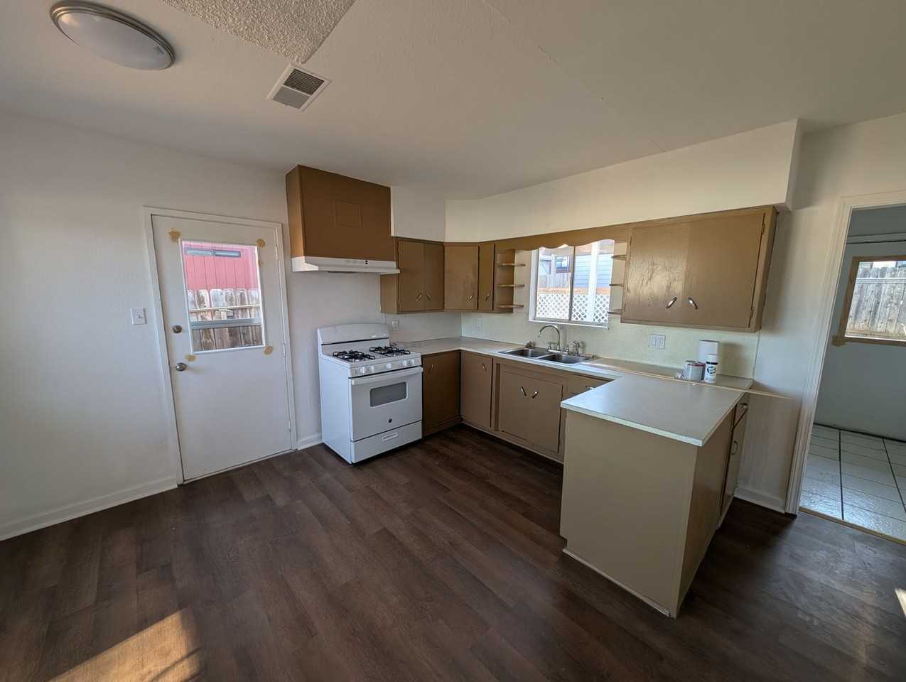 1006 West St - Photo 6 of 14