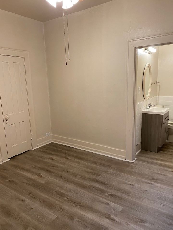 403 N Lynn St #1 - Photo 3 of 6