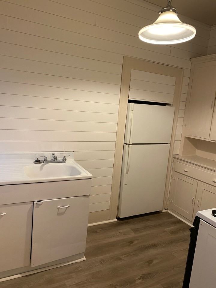 403 N Lynn St #1 - Photo 2 of 6