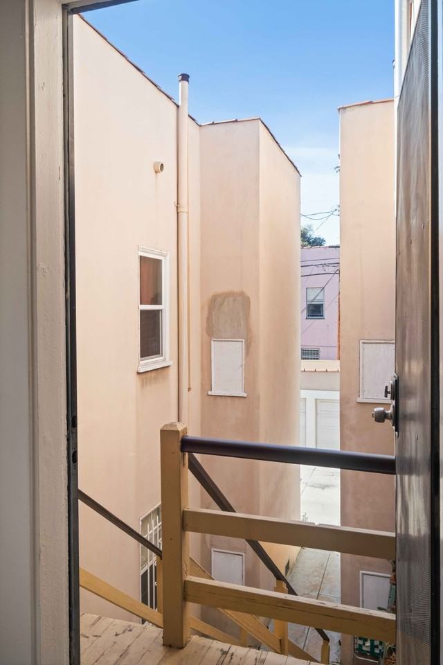 645 S Detroit St #645 - Photo 3 of 35