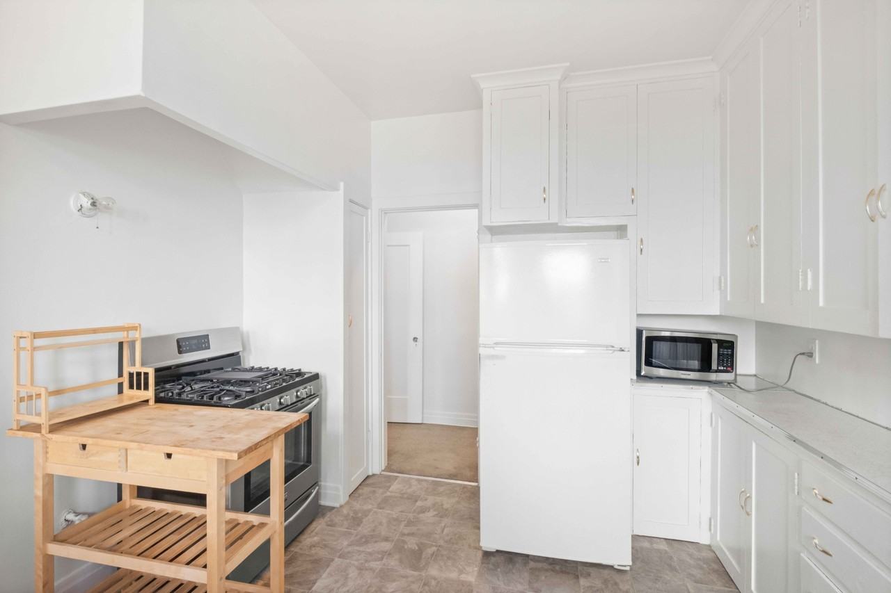 645 S Detroit St #645 - Photo 2 of 35