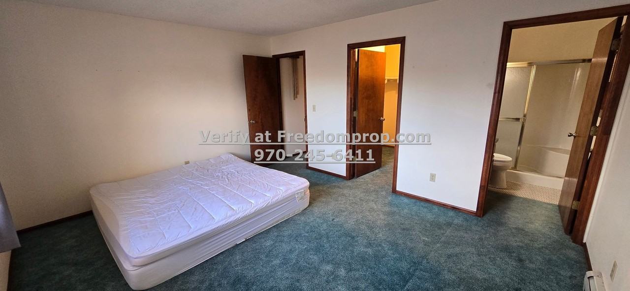 2325 S Seville Cir - Photo 6 of 17