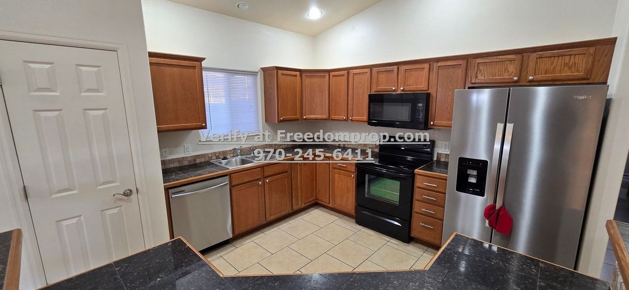 1187 Cherrywood Ave - Photo 4 of 16