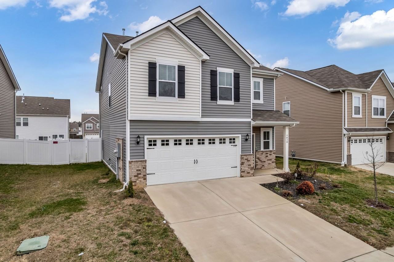 1020 Baltusrol Ln - Photo 3 of 34