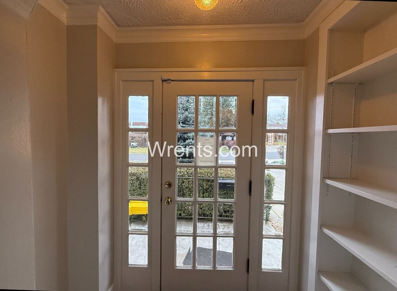 3410 N Columbia Cir - Photo 3 of 31